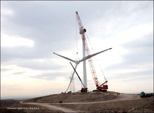 QUY350在寧夏銀川馬家灣風電安裝工程.jpg